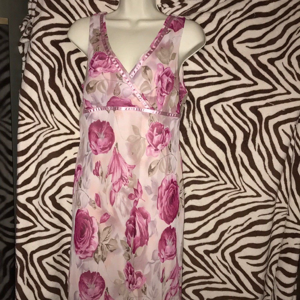 Meghan Matthews sheer lined dress size 6 flowers